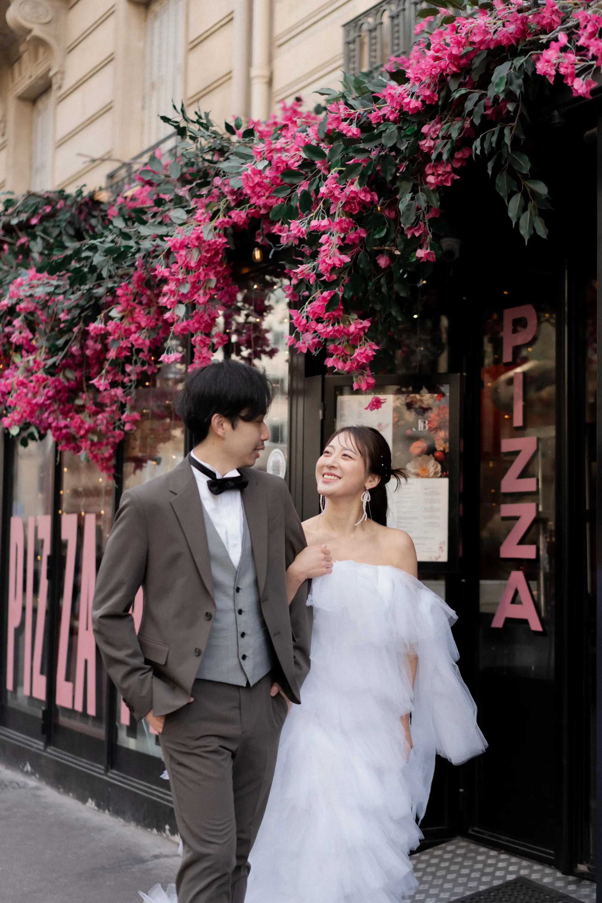 撮影場所がパリのウェディングフォト